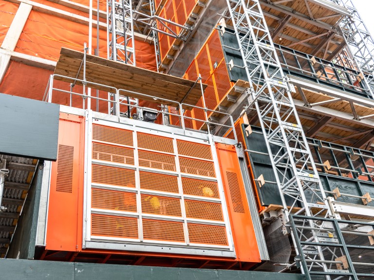 Construction elevator